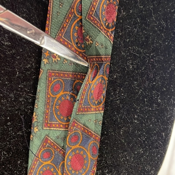 Disney Store Men’s Silk Hand Made Mickey Mouse Tie - Picture 5 of 5